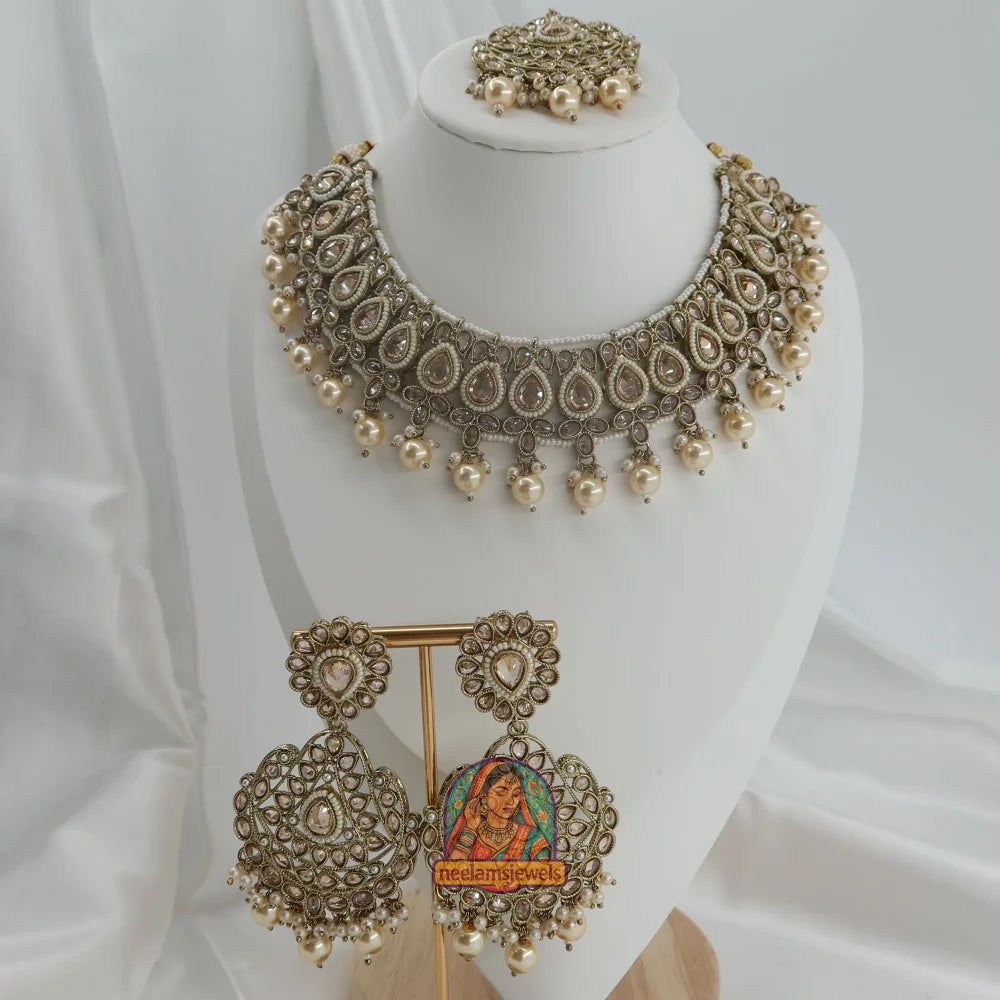Sunaina Heera Necklace Set (Golden)
