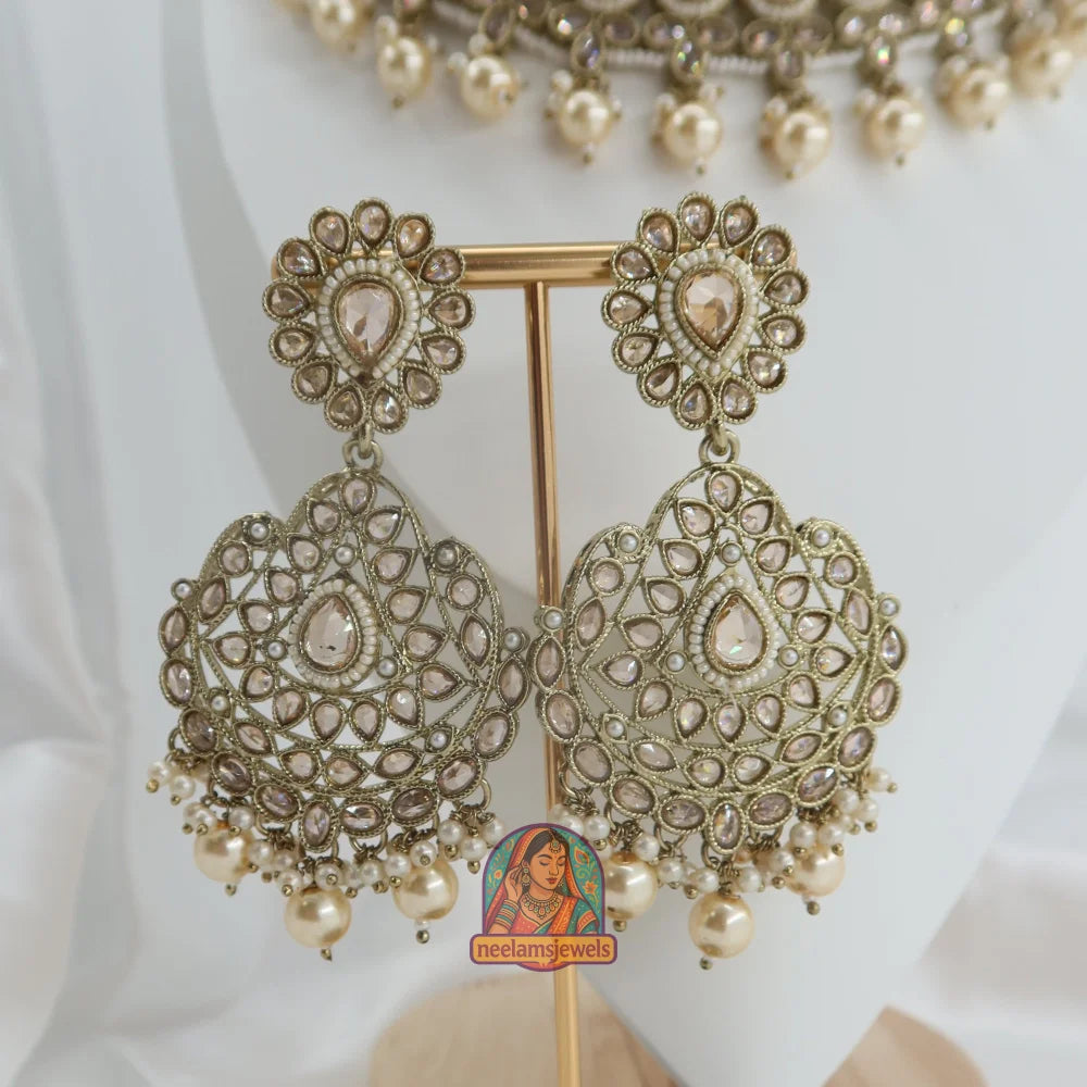 Sunaina Heera Necklace Set (Golden)