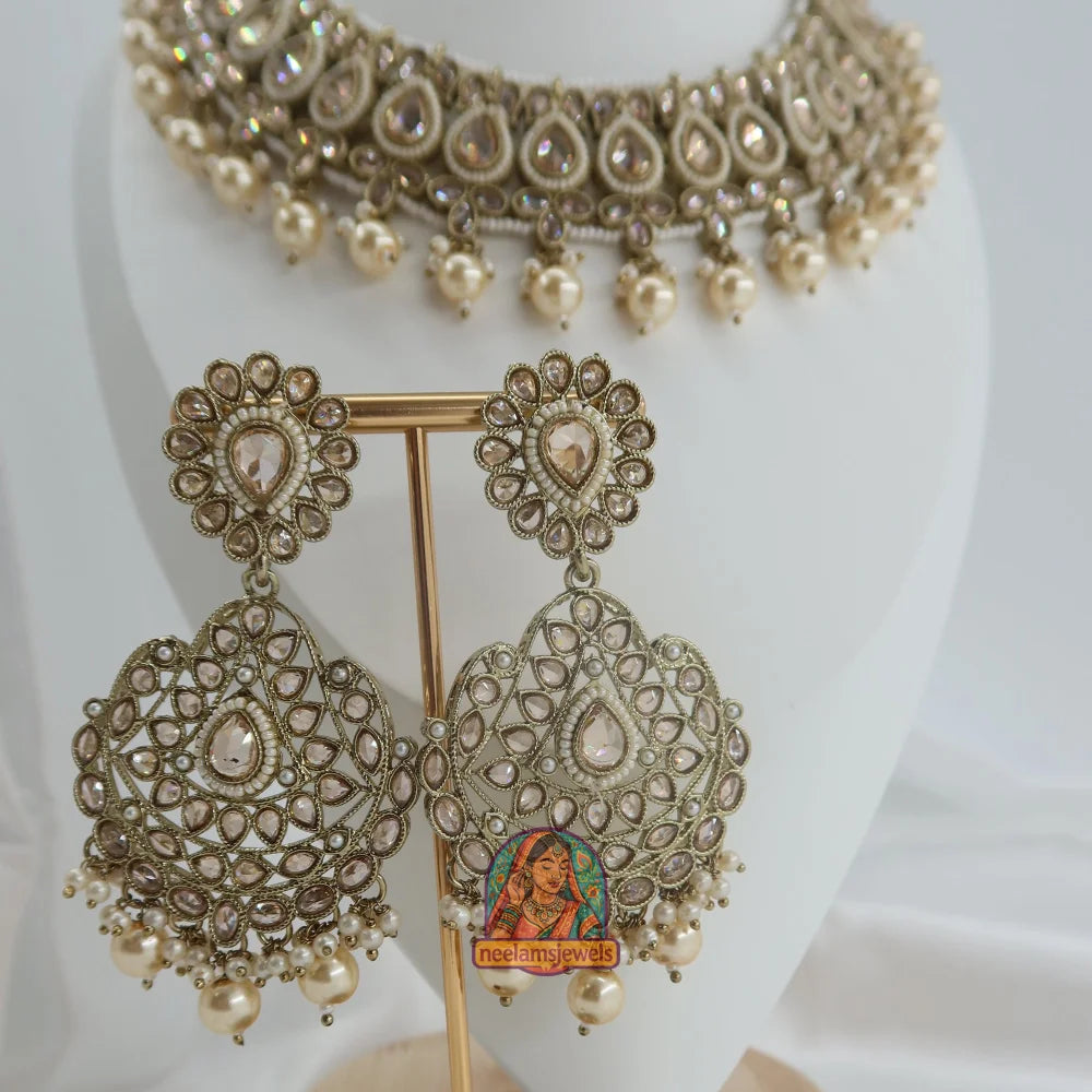 Sunaina Heera Necklace Set (Golden)