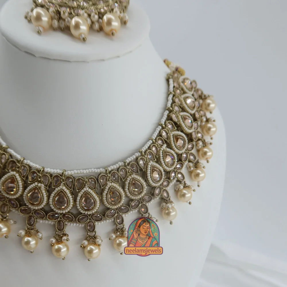 Sunaina Heera Necklace Set (Golden)
