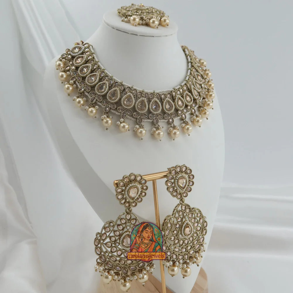 Sunaina Heera Necklace Set (Golden)