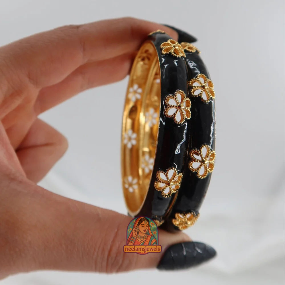 Sunehri Phool - Cutout Enamel Bracelet Black / 2.4