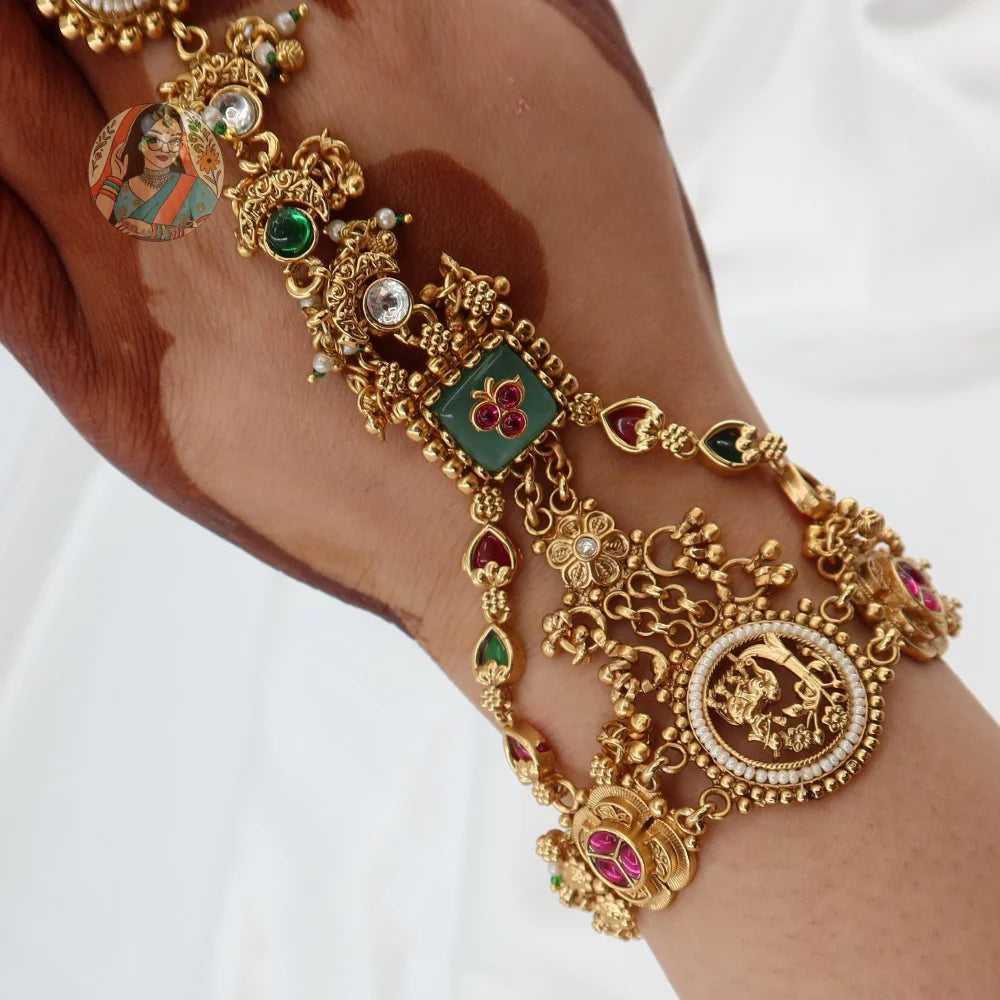 Trisha Heritage Haathphool
