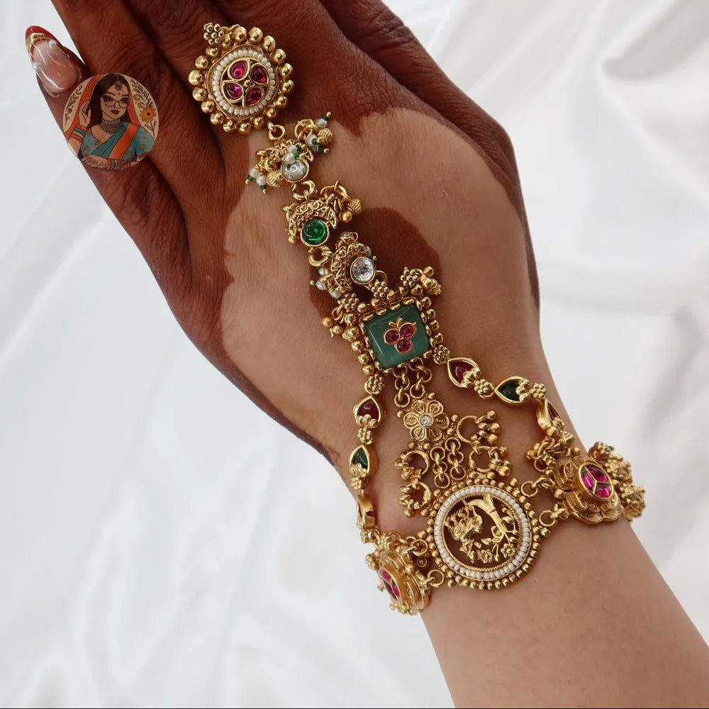 Trisha Heritage Haathphool