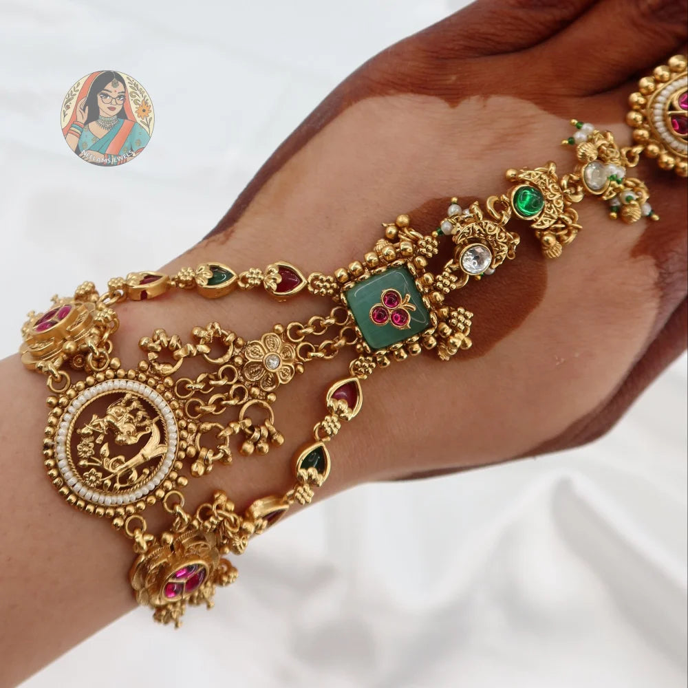 Trisha Heritage Haathphool